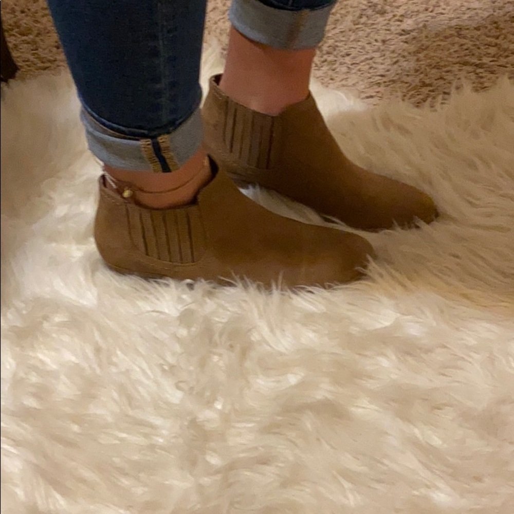 American Eagle booties